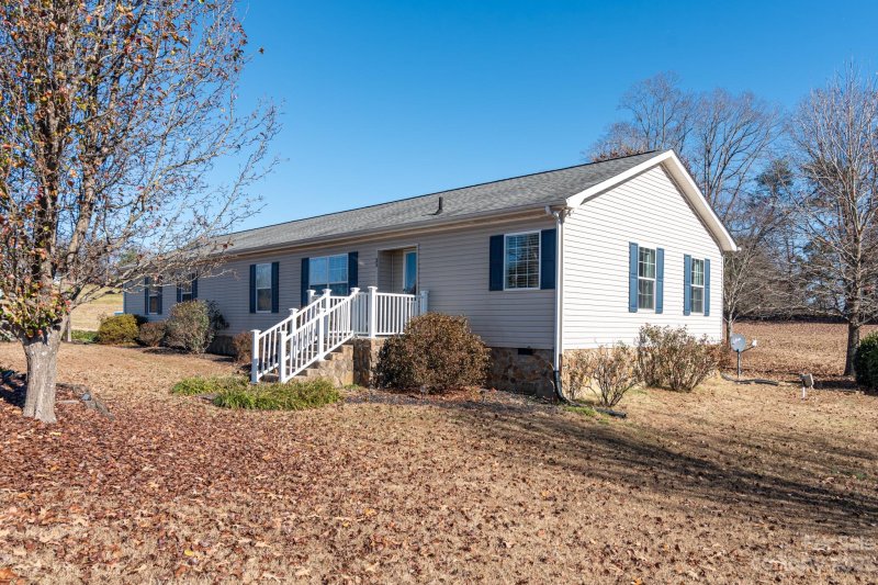 Property image 4 at 33 Charlie Mitchell Lane, Taylorsville, NC 28681