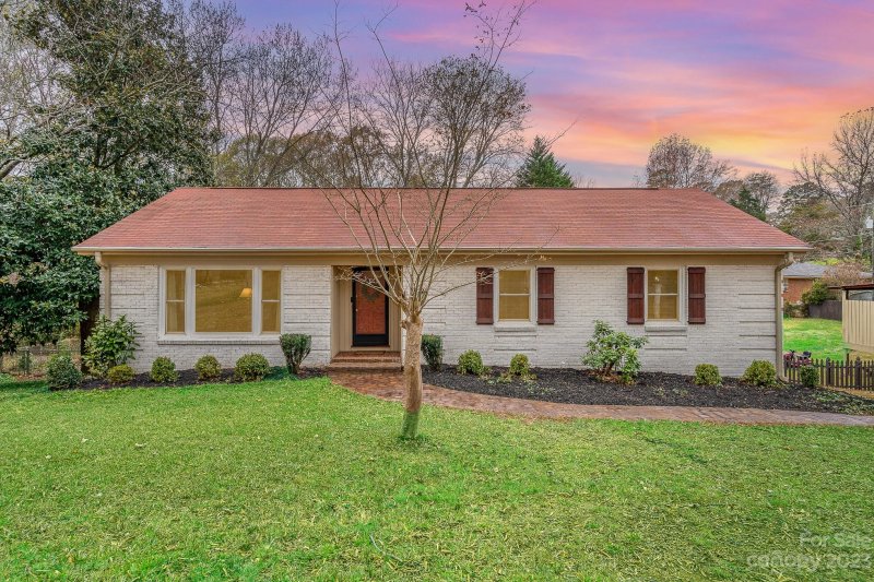 Property image 2 at 912 Tally Ho Court, Charlotte, NC 28212