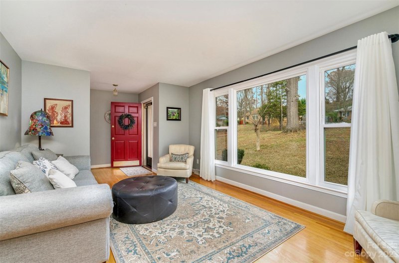 Property image 3 at 912 Tally Ho Court, Charlotte, NC 28212