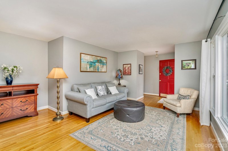 Property image 4 at 912 Tally Ho Court, Charlotte, NC 28212