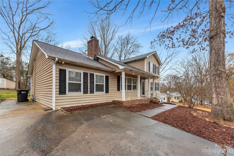 Property image 2 at 223 Woodridge Drive, Belmont, NC 28012