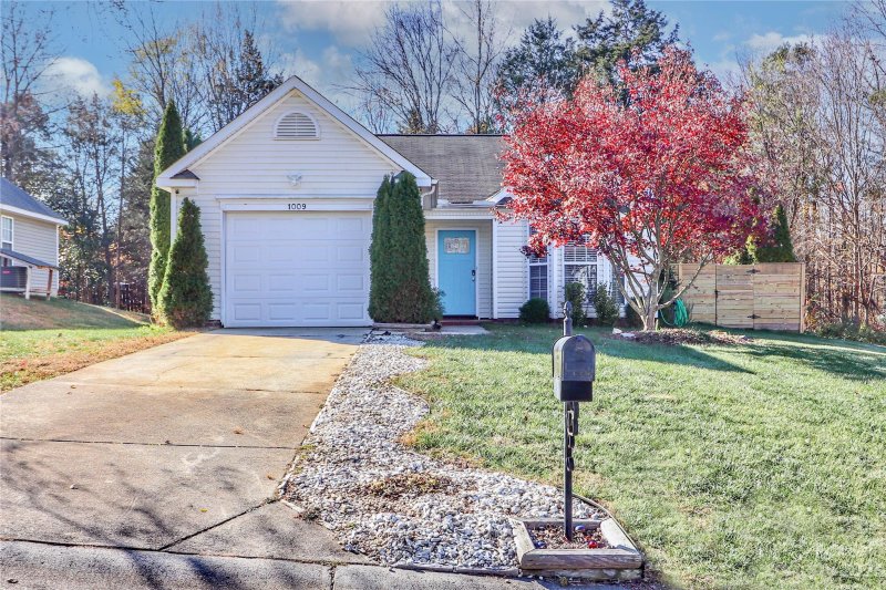 Property image 2 at 1009 Morning Glory Drive, Charlotte, NC 28262