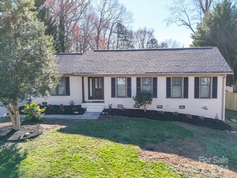 Property image 4 at 1135 Fox Run Drive, Charlotte, NC 28212