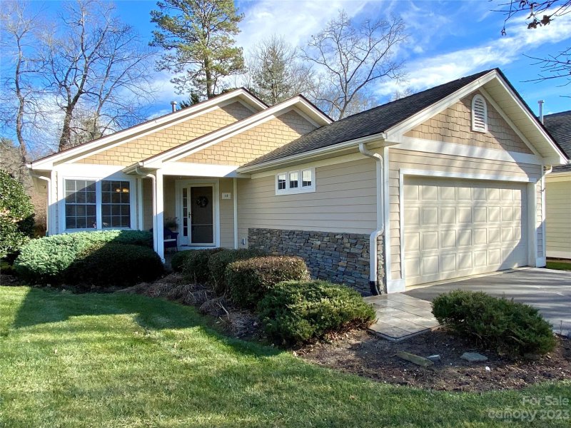 18 E Fairway View Court