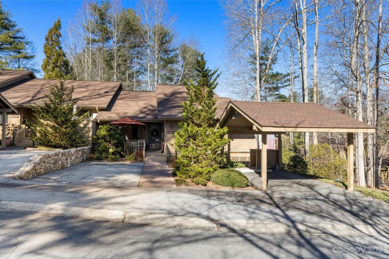 101 N Scarlet Oak Lane