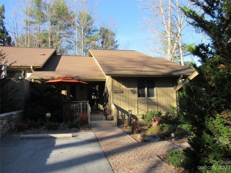 Property image 2 at 101 N Scarlet Oak Lane, Hendersonville, NC 28791