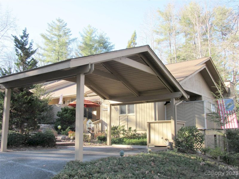 Property image 3 at 101 N Scarlet Oak Lane, Hendersonville, NC 28791