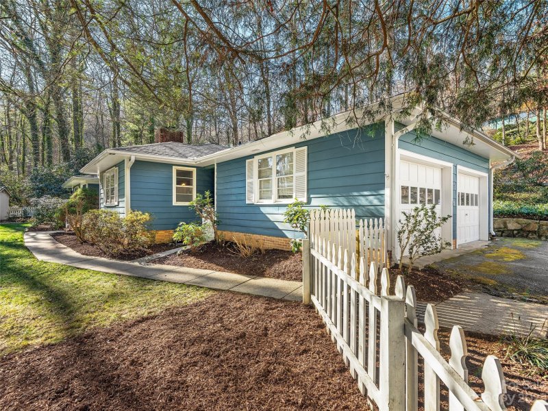 Property image 2 at 520 Walnut Loop, Laurel Park, NC 28739