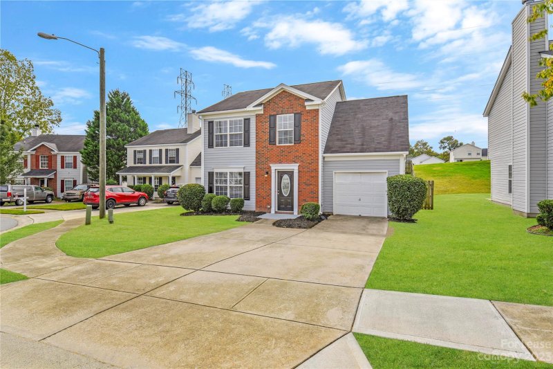 Property image 3 at 2019 Pimpernel Road, Charlotte, NC 28213