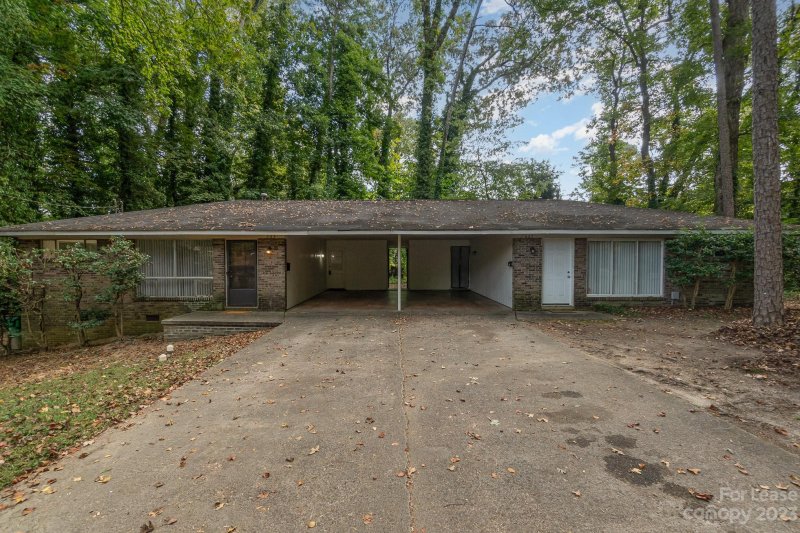 Property image 2 at 625 Blendwood Drive, Charlotte, NC 28215