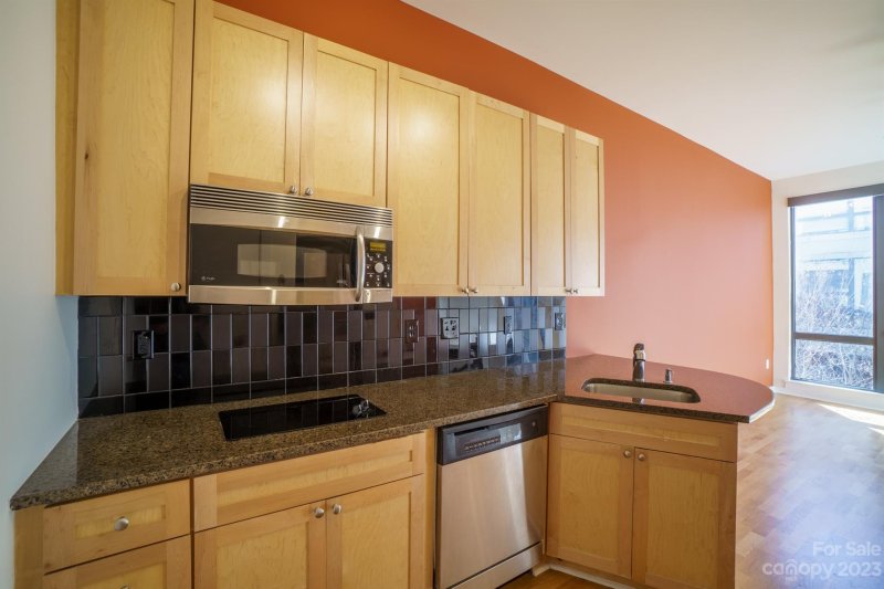 Property image 2 at 525 E 6th Street, Charlotte, NC 28202