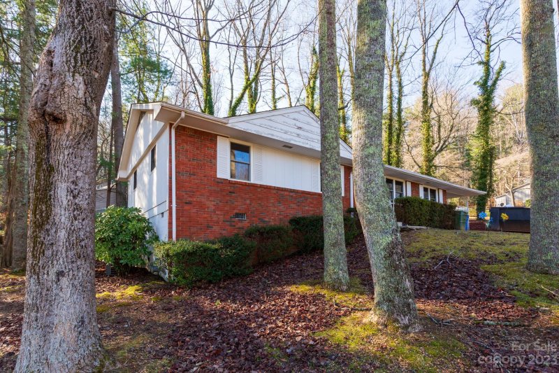 Property image 2 at 325 Comet Drive, Hendersonville, NC 28791