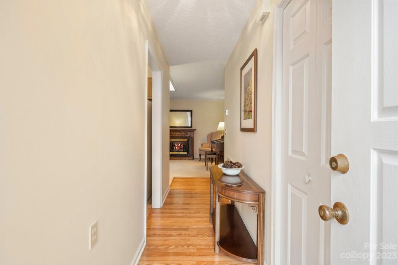 Property image 4 at 140 Derbyshire Drive, Hendersonville, NC 28792