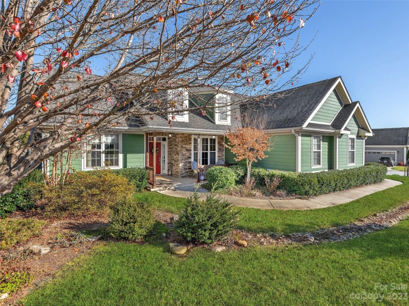 Property image 2 at 17 Black Iron Lane, Hendersonville, NC 28792