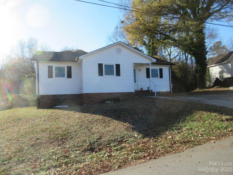 Property image 2 at 338 D Street, Lincolnton, NC 28092