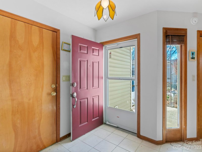 Property image 3 at 386 Laurel Park Place, Hendersonville, NC 28791