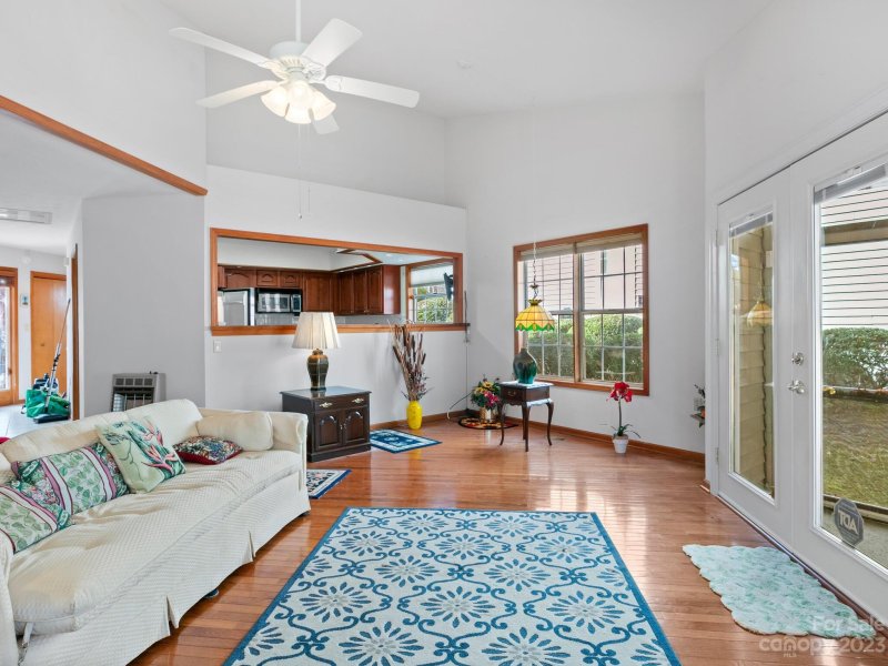 Property image 4 at 386 Laurel Park Place, Hendersonville, NC 28791