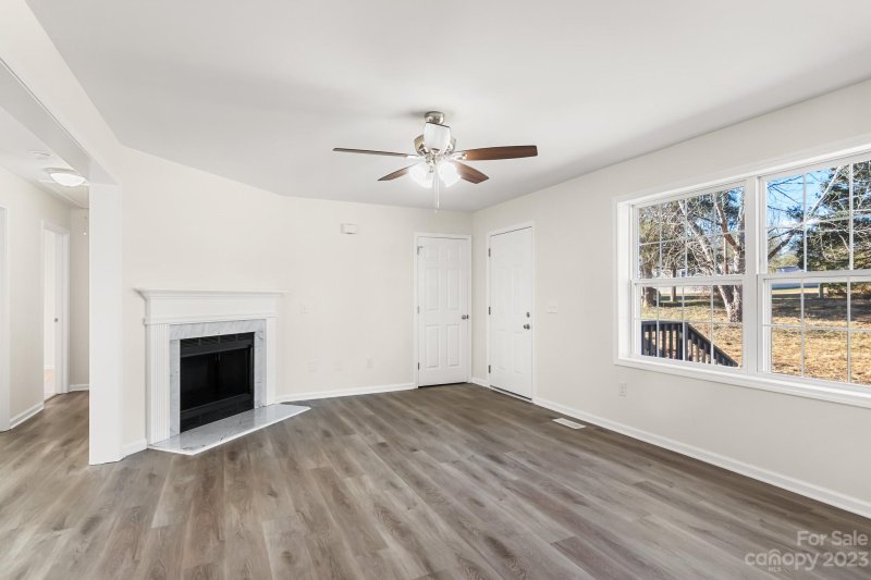 Property image 2 at 1402 Oakbrook Lane, Denver, NC 28037