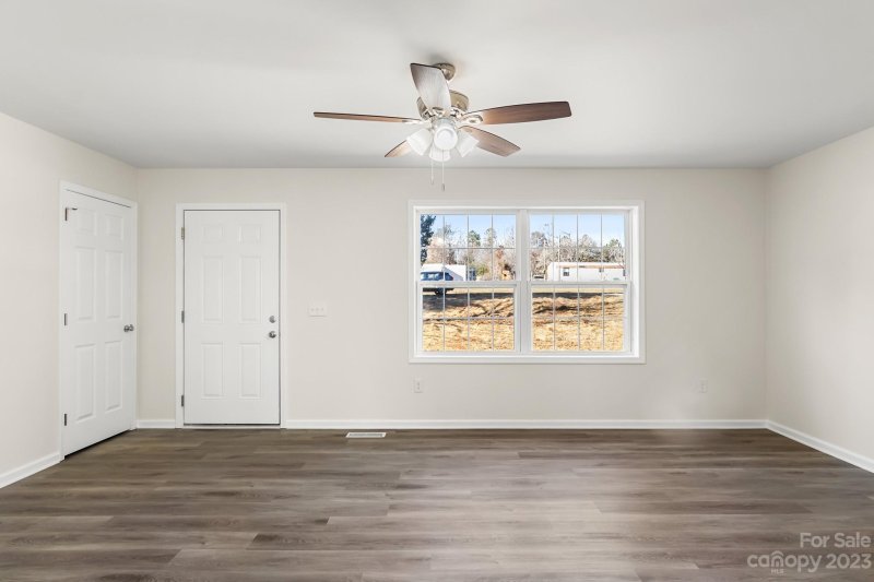 Property image 3 at 1402 Oakbrook Lane, Denver, NC 28037