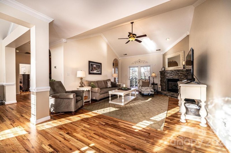 Property image 4 at 1622 Brookstone Drive, Hickory, NC 28602