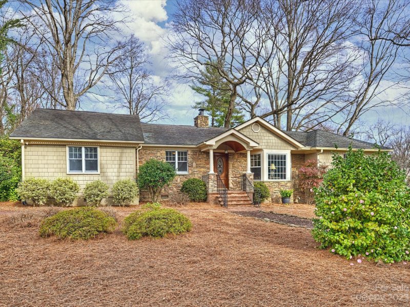 456 Mammoth Oaks Drive