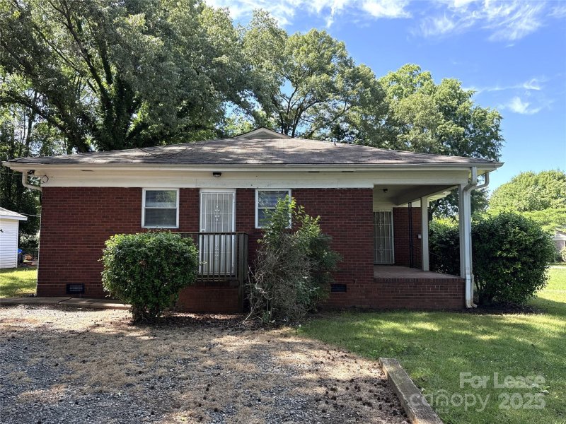 Property image 3 at 2002 Weststone Drive, Charlotte, NC 28208