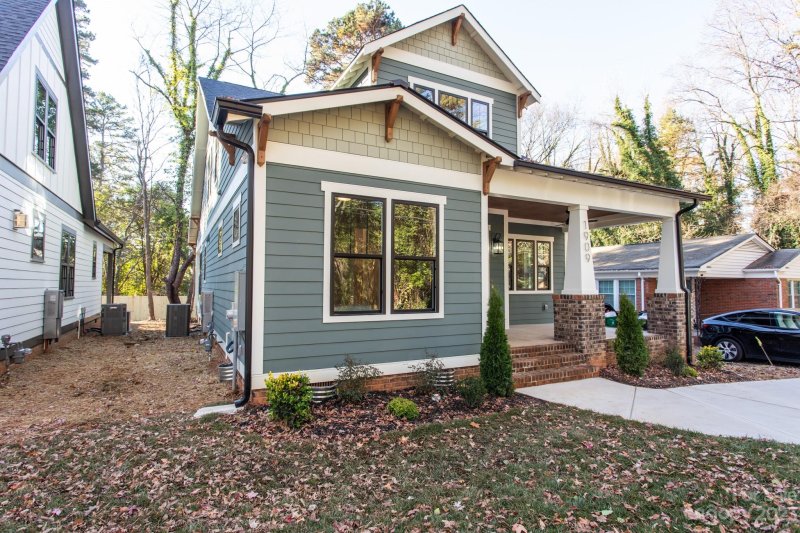 Property image 3 at 1909 St John Street, Charlotte, NC 28216