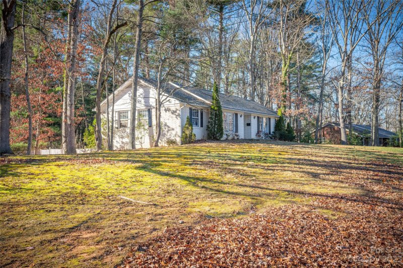 Property image 3 at 11 Highlander Road, Asheville, NC 28804