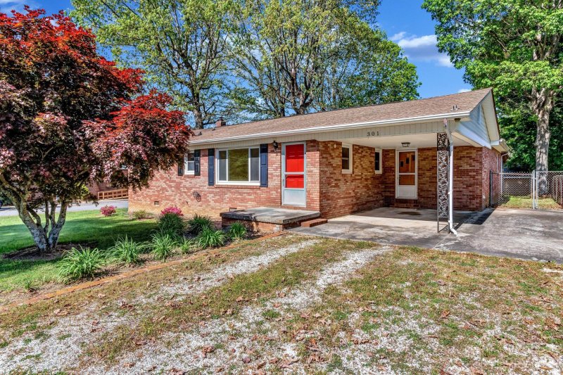 301 Stonewall Avenue