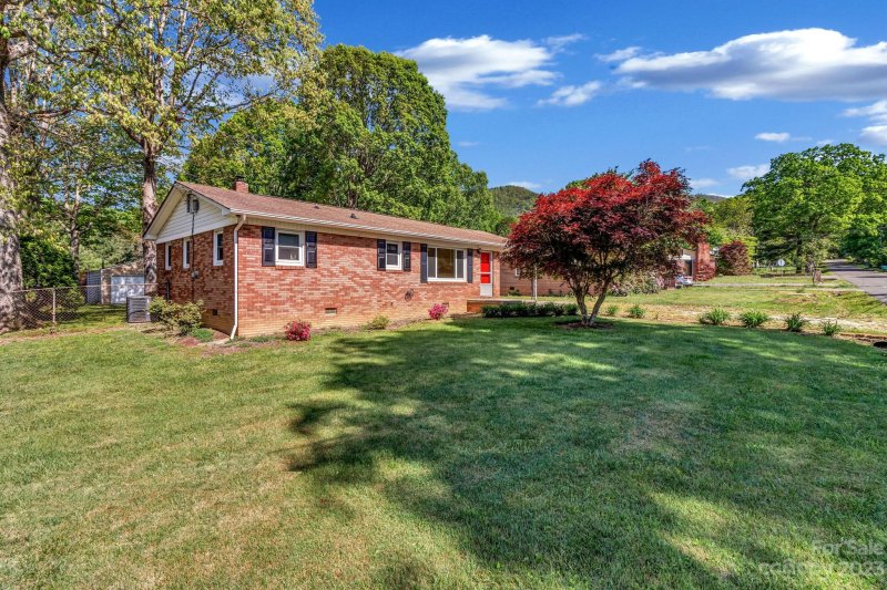 Property image 3 at 301 Stonewall Avenue, Swannanoa, NC 28778