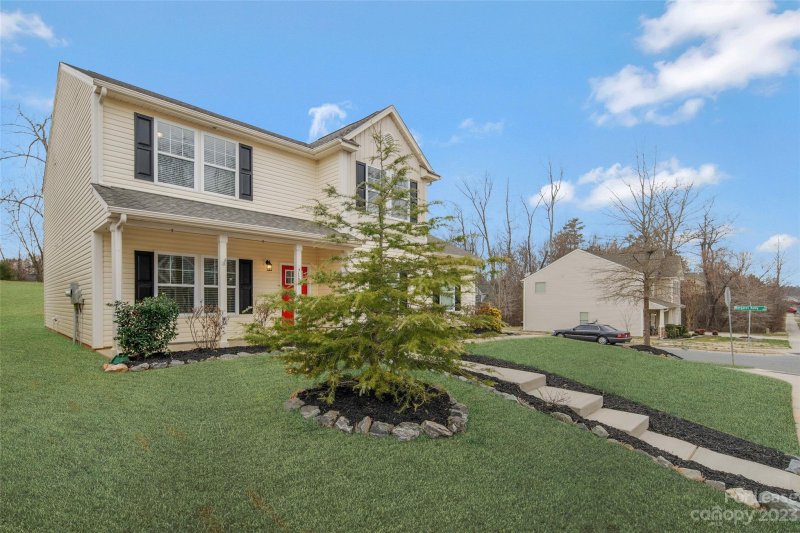 Property image 2 at 719 Rook Road, Charlotte, NC 28216