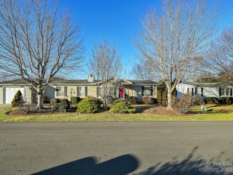 Property image 2 at 429 Riverwind Drive, Hendersonville, NC 28739