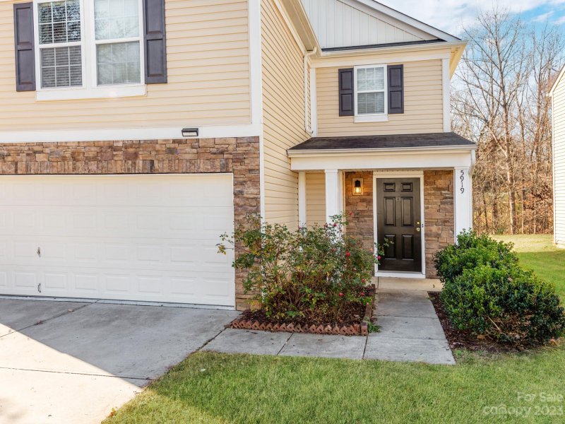 Property image 3 at 5919 Fazenda Drive, Charlotte, NC 28214