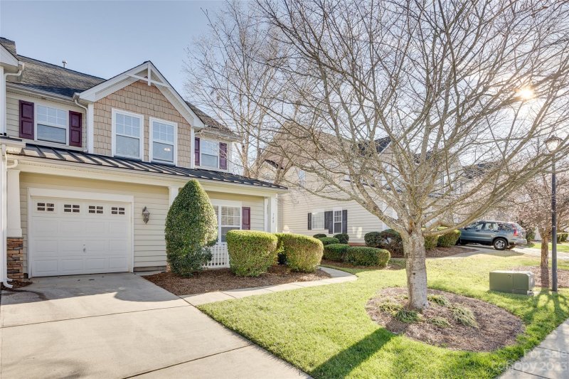748 Winding Way