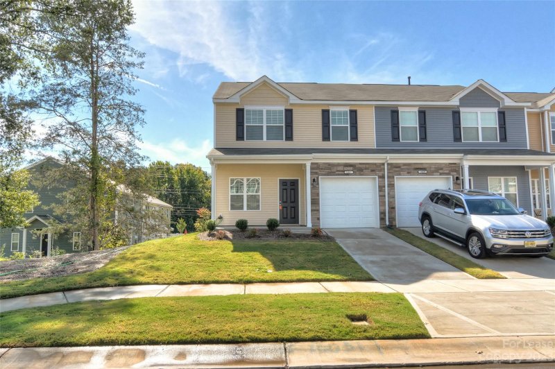 Property image 2 at 16031 Simril Court, Charlotte, NC 28278