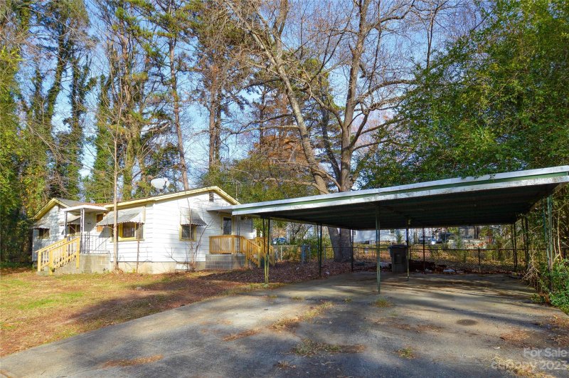 Property image 5 at 2024 Juniper Drive, Charlotte, NC 28269