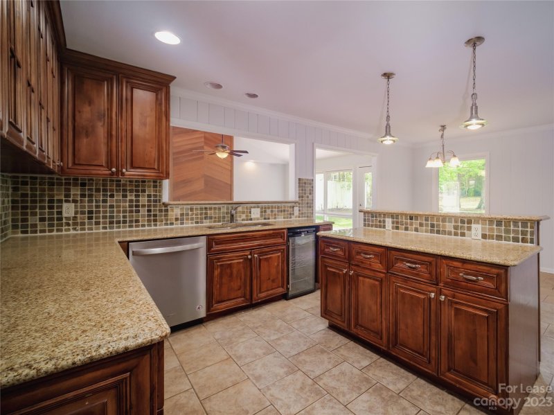 Property image 2 at 1123 Lynbrook Drive, Charlotte, NC 28211