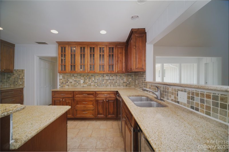 Property image 4 at 1123 Lynbrook Drive, Charlotte, NC 28211