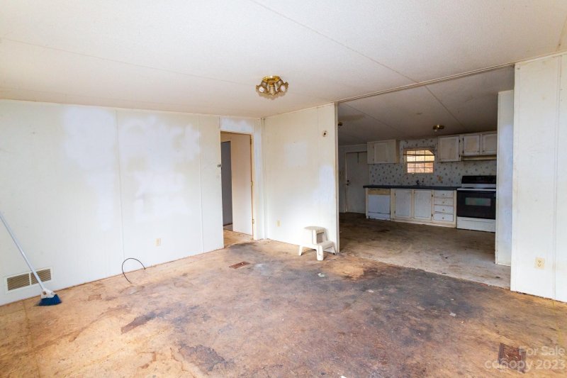 Property image 4 at 518 Primrose Drive, Asheville, NC 28806