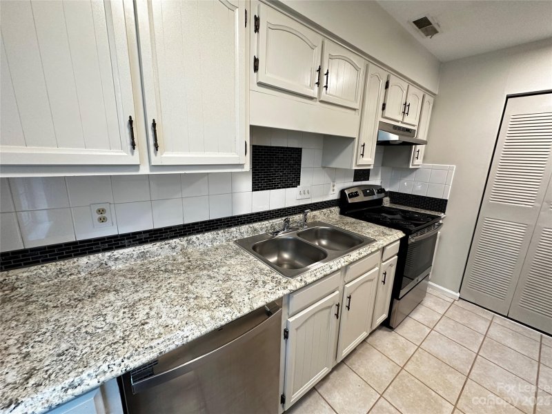 Property image 4 at 11020 Hunter Trail Lane, Charlotte, NC 28226