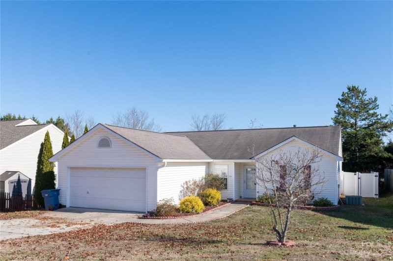 Property image 2 at 1975 8th Street Lane, Hickory, NC 28602