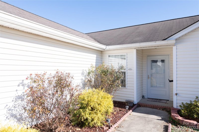 Property image 3 at 1975 8th Street Lane, Hickory, NC 28602