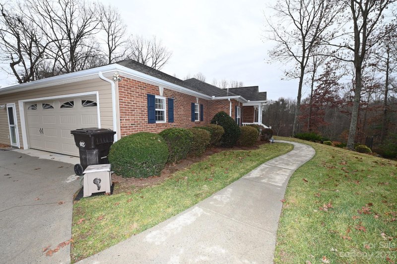 Property image 4 at 202 Laurel Court, Hildebran, NC 28637