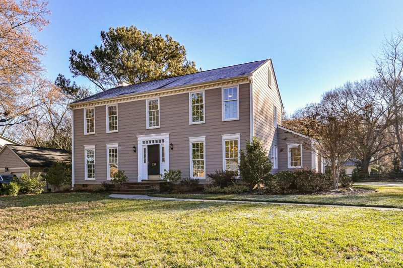 2300 Valencia Terrace