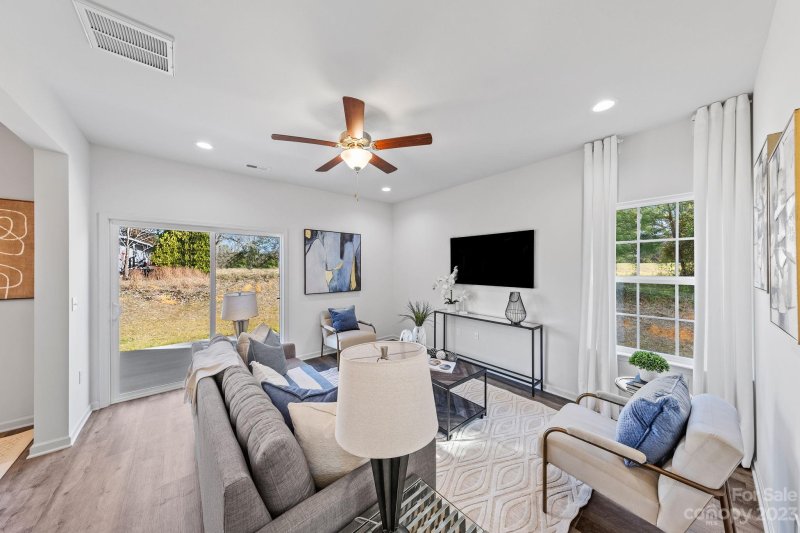 Property image 3 at 4916 Spring Lane, Charlotte, NC 28213