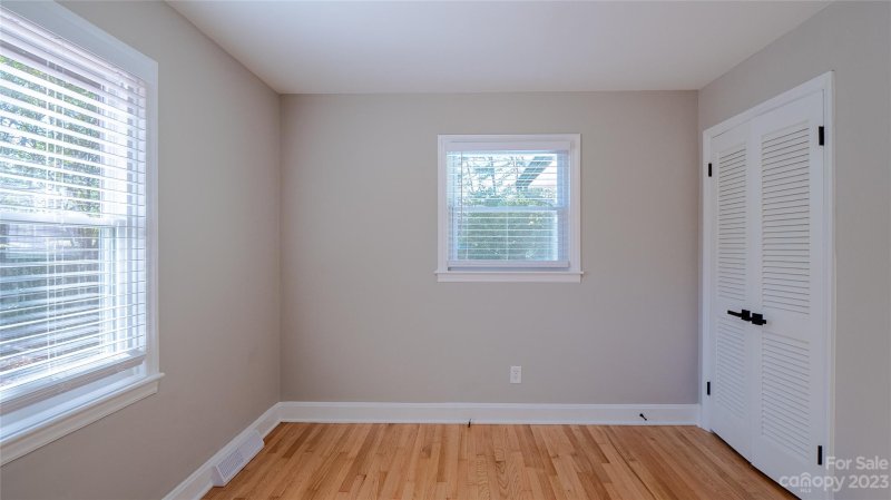 Property image 3 at 1413 Woodhill Lane, Charlotte, NC 28205