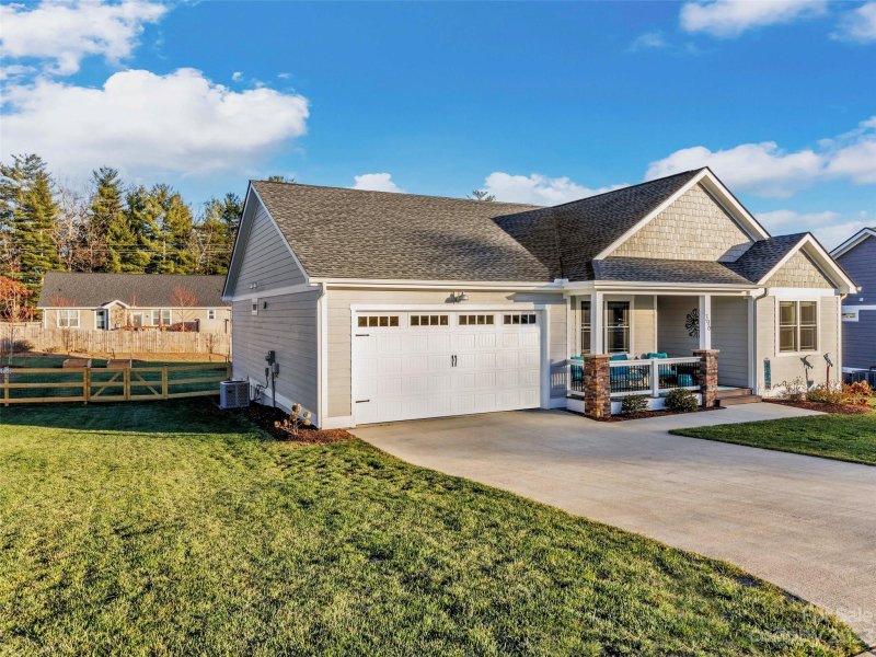 Property image 2 at 396 Windy Acres Knoll Drive, Hendersonville, NC 28792