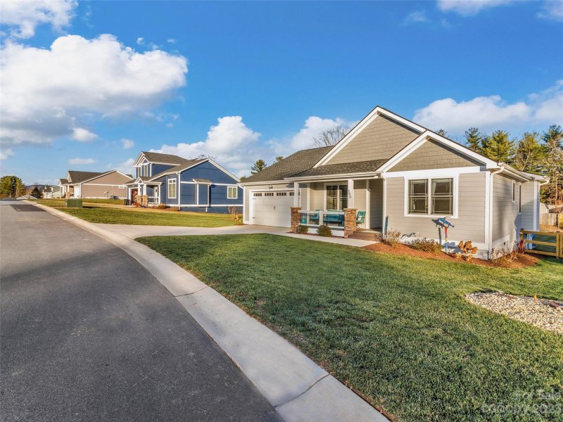 Property image 3 at 396 Windy Acres Knoll Drive, Hendersonville, NC 28792