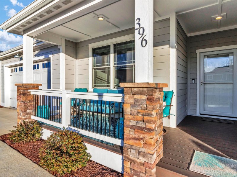 Property image 4 at 396 Windy Acres Knoll Drive, Hendersonville, NC 28792