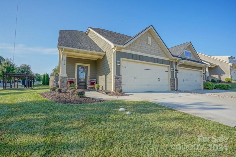 Property image 2 at 164 Johnson Manor Street, Mooresville, NC 28115